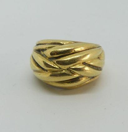 null BAGUE dôme en or jaune à motif drapé. Poids 8 g. TDD 46/47