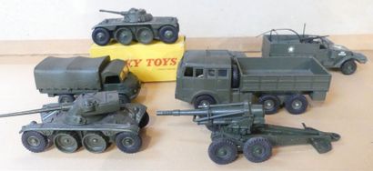 null Lot de DINKY TOYS, véhicules militaires