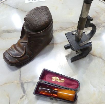 null ENCRIER chaussure, mini microscope et fume cigare (accidents)