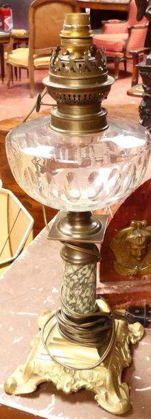 null LAMPE à PETROLE marbre, bronze et cristal
