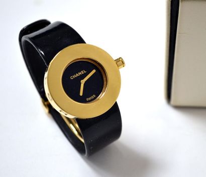 null CHANEL. MONTRE BRACELET de dame en or jaune, modèle La Ronde, le bracelet en...