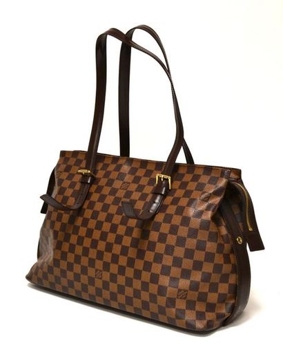 null Louis VUITTON. SAC Chelsea en toile damier, les anses d'épaule ajustables en...