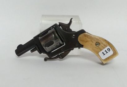 null Revolver de type "bulldog", à détente rétractable; carcasse avec un bronzage...