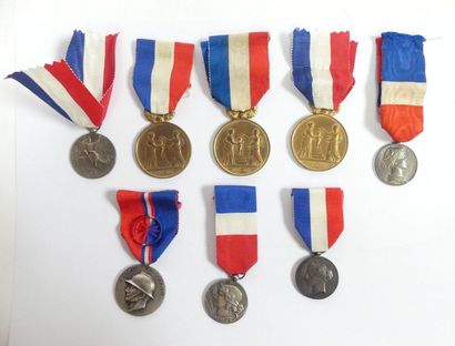 null Lot de 7 médailles dont: médaille d'Honneur de l'hygiène et de l'enfance, du...