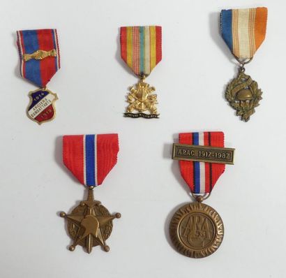 null Lot de 5 médailles de sociétés Anciens combattants et anciens militaires. Taille...