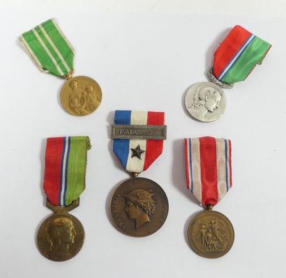 null Lot de 5 médailles associatives, dont union générale professionnels patronaux...