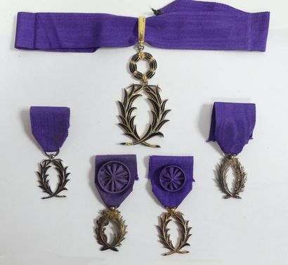 null Ordre des Palmes académiques lot de 5 médailles: Croix de commandeur (bronze...