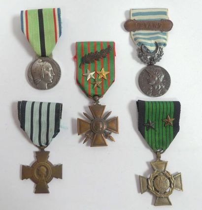 null Lot de 5 médailles dont: Croix de guerre 14-18, Croix LVF (retirage), Croix...