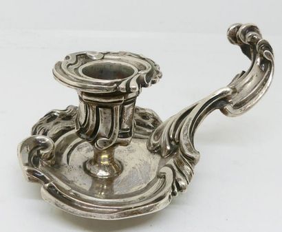 null BOUGEOIR à MAIN en argent de forme mouvementée de style Louis XV. Poinçon Minerve...