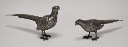 null COUPLE de FAISANS en argent, plumage ciselé au nature. Le faisan 35,5 cm. La...