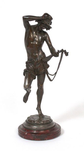 null CARRIER-BELLEUSE (1824-1887) Le joueur de Mandoline. Bronze à patine brune anciennement...