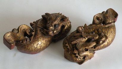 null Paire d'éléments décoratifs en boisd oré, dragons lovés Chine.