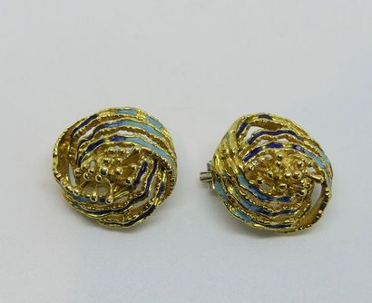 null Paire de CLIPS d'oreilles en or jaune émaillé bleu et turquoise. Vers 1960-70....