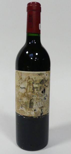 null Une bouteille, CHATEAU LATOUR, 1983 (étiquette très abimée)