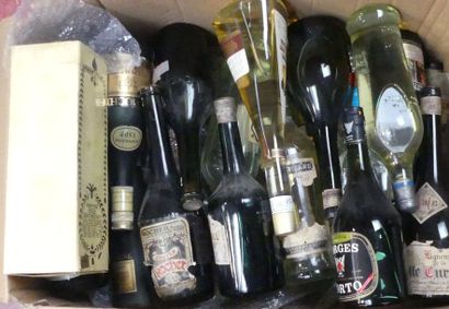 null Fort lot de BOUTEILLES d'ALCOOL et LIQUEURS diverses
