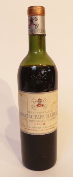 null Une bouteille CHATEAU PAPE CLEMENT, 1955, ME