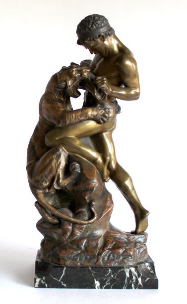 null Edouard DROUOT (1859-1945) Esclave combattant un tigre. Bronze à patine dorée...