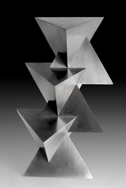 null Georges JOUÉ, né en 1931 Six triangles imbriqués, vers 1970. Sculpture en inox....