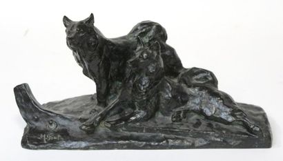 null Maximilien Louis FIOT (1886-1953) deux loups. Bronze à patine noire signée,...