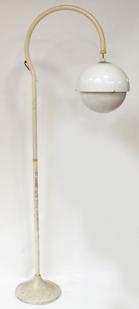 null Luigi BANDINI BUTI (1930) LAMPADAIRE en métal laqué blanc,modèle 4055, le globe...
