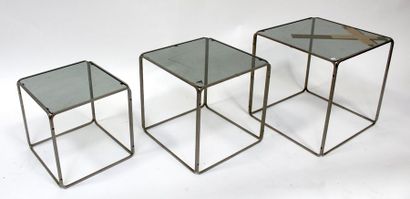 null Etienne FERMIGIER (1932-1973) Suite de trois TABLES gigognes de forme cubique...