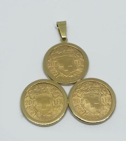 null PENDENTIF formé de trois pièces de 20 francs suisse montées en pendentif. Poids...