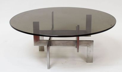 null Paul LEGEARD (XXe). Table modèle Gamma, le plateau rond en verre fumé, le piètement...
