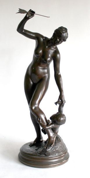 null Edmé Antony Paul NOEL (1845-1909) Venus et amour. Bronze à patine brune signée....