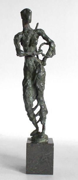 null Louis LEYGUE (1905-1992)L'Ange de la Victoire Bronze à patine verte signée....