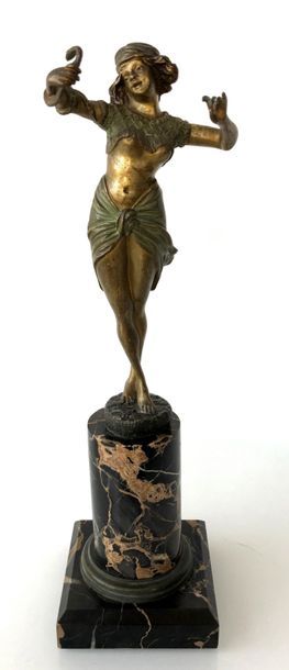 null Georges FLAMAND (1895-1925) La charmeuse de serpent. Epreuve en bronze à patine...