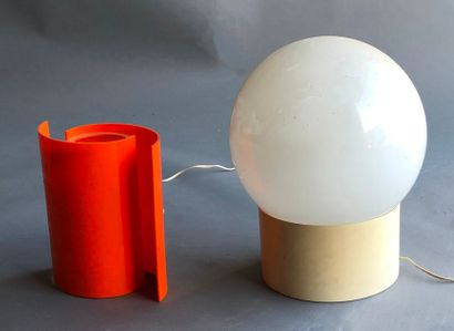 null LAMPE boule, le globe lumineux en verre, la basse en thermoformé blanc et LAMPE...