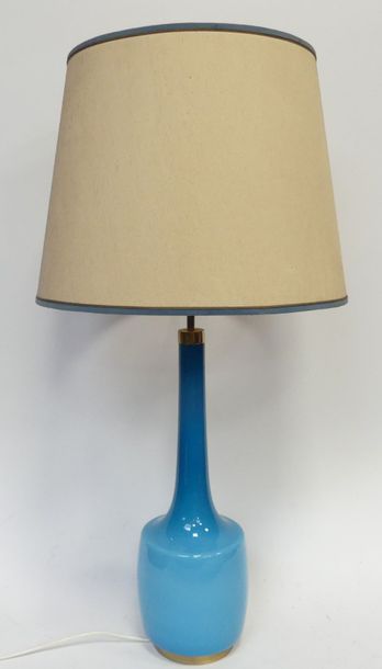null BERGBOMS. Lampe en opaline bleue turquoise et laiton. H. 54