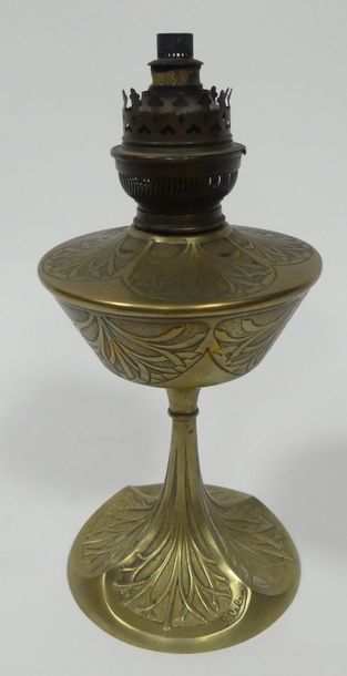 null GEORGES LELEU. LAMPE à pétrole Art Nouveau. 30 cm (incomplet)