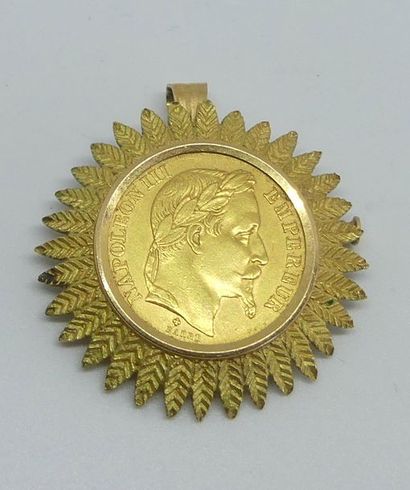 null PIECE de 20 francs or Napoléon III, la monture en or jaune pouvant former broche...