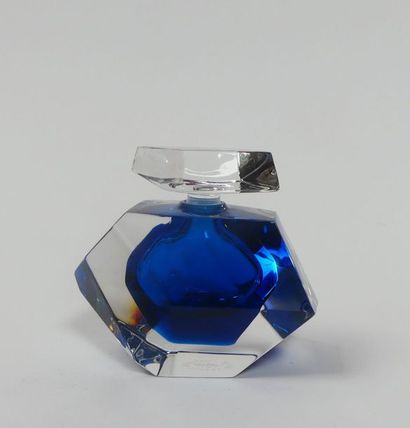 null SAINT LOUIS, Eau de Saint Louis, 1994. Flacon en cristal incolore et bleu, ...