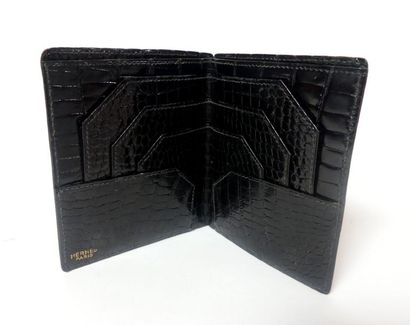 null HERMES Paris. PORTE FEUILLE en croco noir (crocodilus posorus) Legere usure...