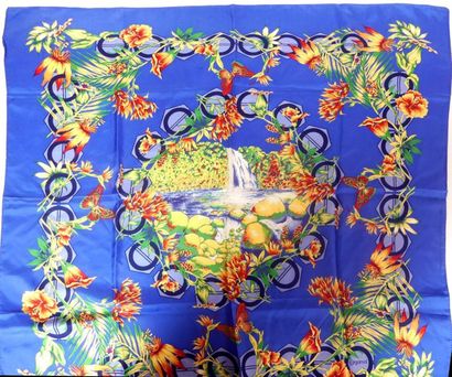 null CANOVA pour Orgamol. Foulard de soie bleu à décor de cascade et fleurs (tac...
