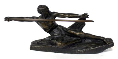 null Max LE VERRIER (1891-1973) Homme à la lance. Bronze à patine brune, signé sur...