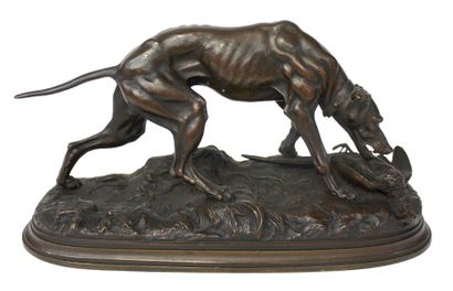 null Jules MOIGNIEZ (1835-1894) Chien attrapant un faisan. Bronze à patine médaille,...