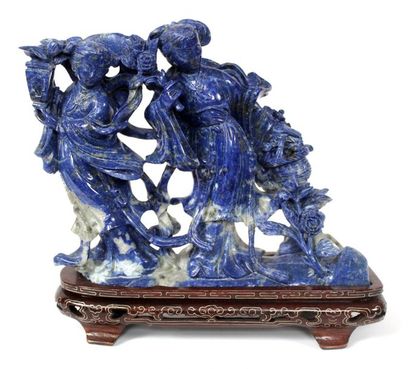 null CHINE. Important GROUPE en lapis lazuli, deux Guanyin. H. 15 cm