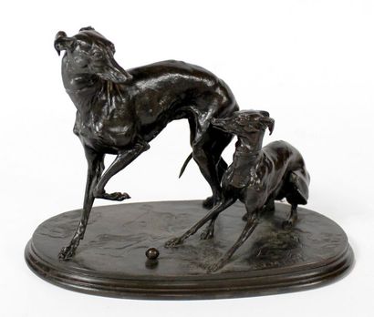 null Pierre-Jules MÈNE (1810-1879) Deux lévriers à la balle. bronze à patine brune...