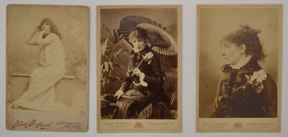 null Sarah BERNHARDT 3 photos (format cabinet) Aimé DUPONT (N.Y), et W. & D. DOWNEY...