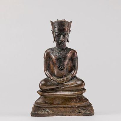 null ASIE DU SUD-EST. Bouddha assis en bronze. XIXème siècle. H : 21 cm. (accide...