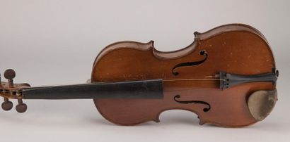 null *Violon Mirecourt ? Porte une étiquette Antonius Stradivarius Cremonensis Faciebat...