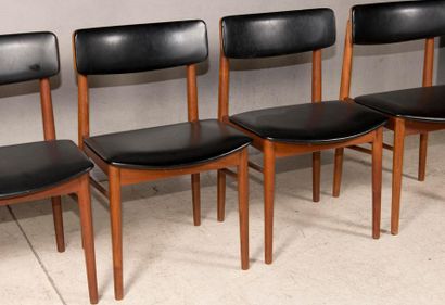 null CHROBAT pour SAX CHAIR (Danemark). Suite de six chaises en teck et skaï.