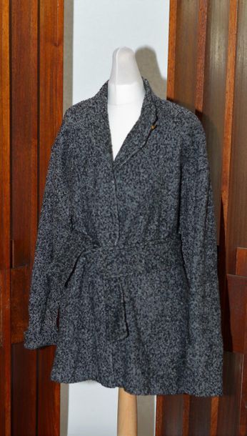 null Sonia RYKIEL. Veste en tweed de laine, de forme évasée, ceinturée, deux boutons...