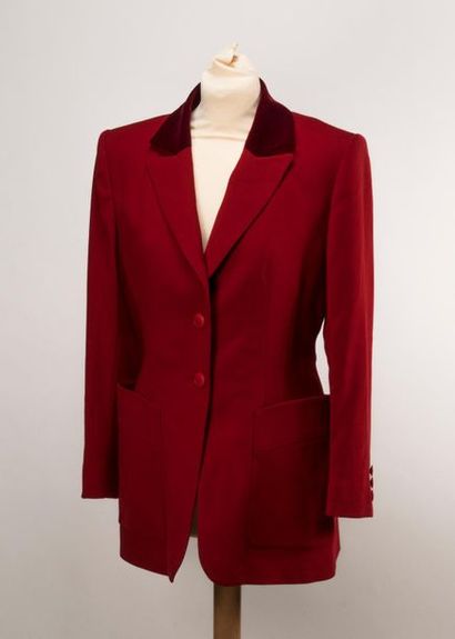 null HERMES, Paris. Veste de chasse cintrée en lainage rouge Hermès, doublée de soie...