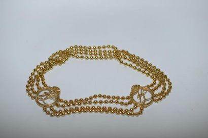 null KL. Ceinture composée de quatre rangs de perles de métal dorée et deux médaillons...
