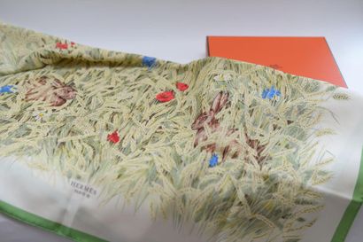 null HERMES, Paris. Carré de soie représentant un champ de blé avec bleuets coquelicots,...