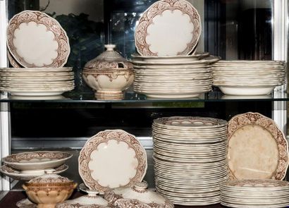 null Wedgwood earthenware dinner service? Neo-classical decor. Engraved, and R1474....